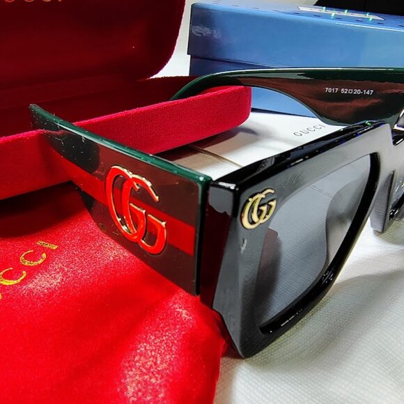 WOMEN'S GUCCI SUNGLASSES, MADE IN ITALY - NEW IN CASE! - Picture 3 of 5